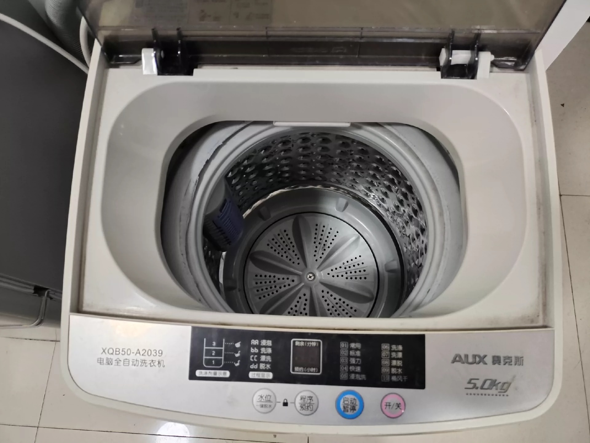 闲置二手洗衣机奥克斯波轮全自动洗衣机家用租房神器，5kg的小洗衣机，适合1-2人租房洗衣服，洗衣机比较小，洗不了被子，日常1-2个人的衣服没问题。尺寸如图所示。